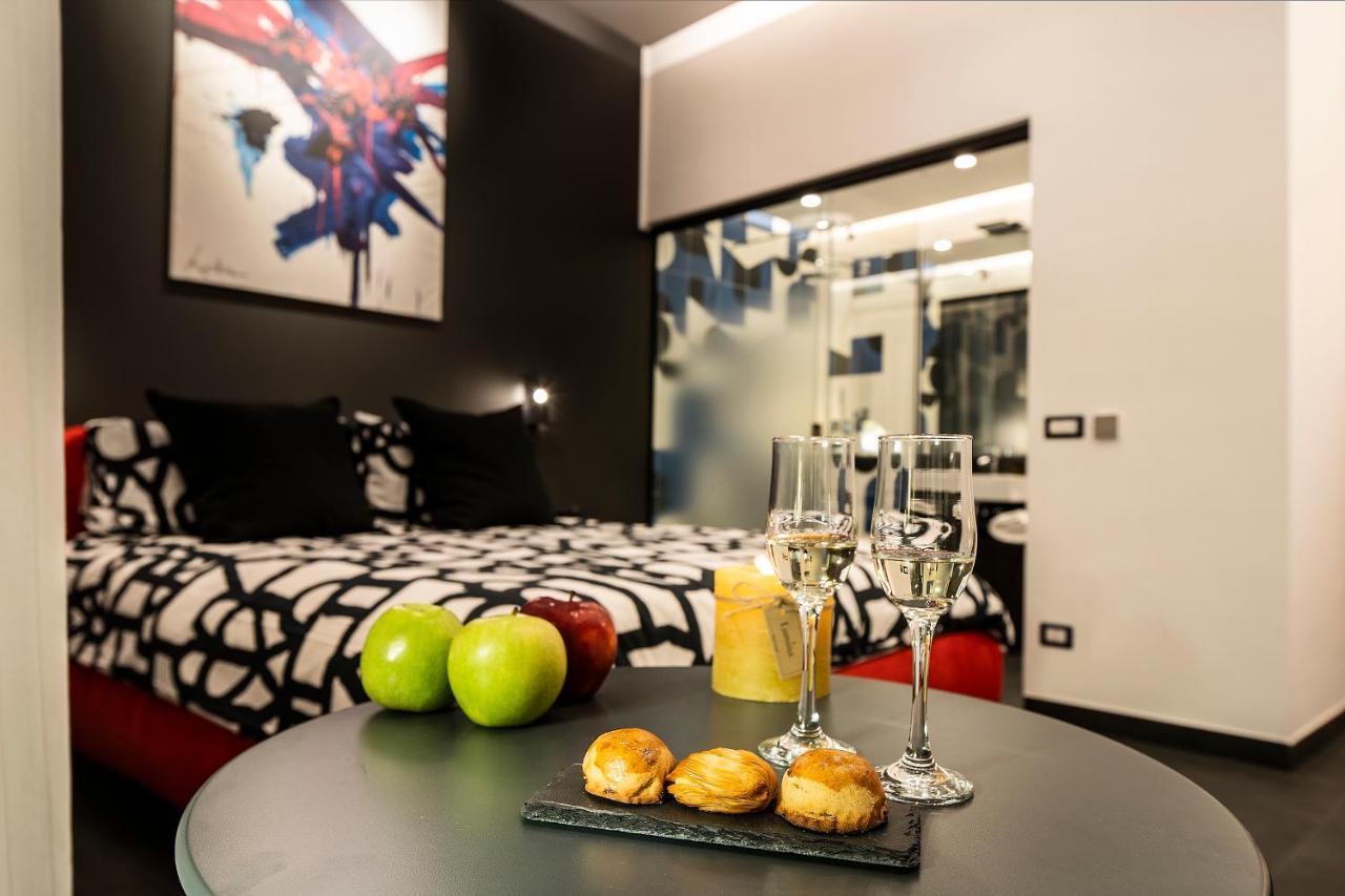 Le Stanze Del Barone Bed & Breakfast Наполи Екстериор снимка