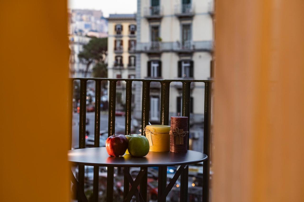 Le Stanze Del Barone Bed & Breakfast Наполи Екстериор снимка